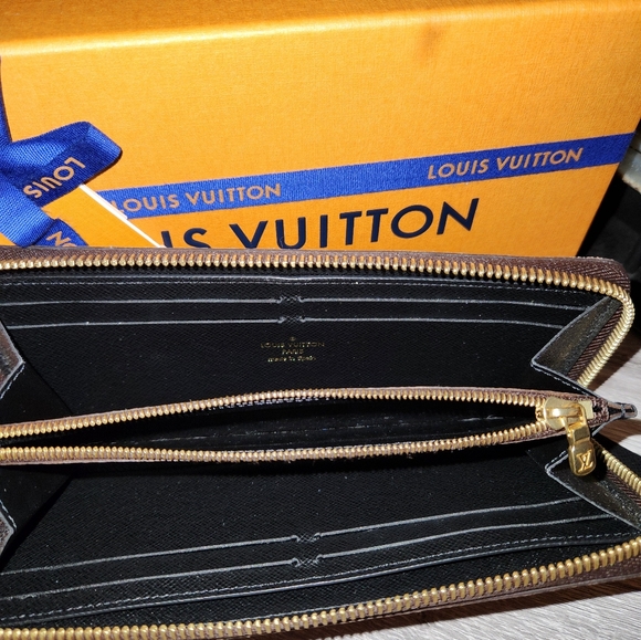 LOUIS VUITTON CLEMENCE ZIP AROUND WALLET - Picture 3 of 9